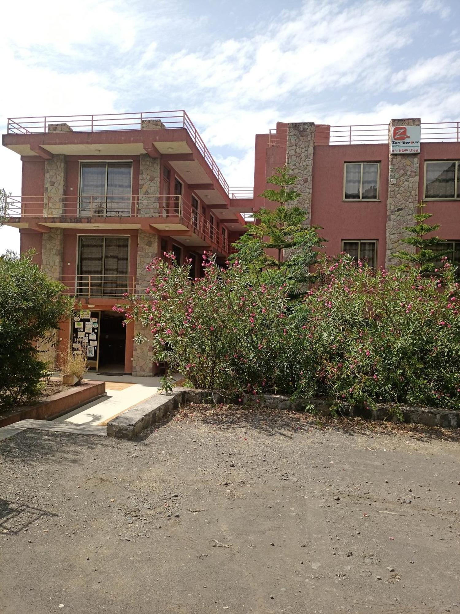 Zan-Seyoum Hotel - Lalībela Екстериор снимка